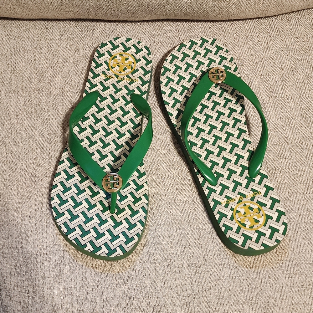 Tory Burch GOLD MONOGRAM FLIP FLOPS SIZE 9 Rubber Thong Sandals Green / White